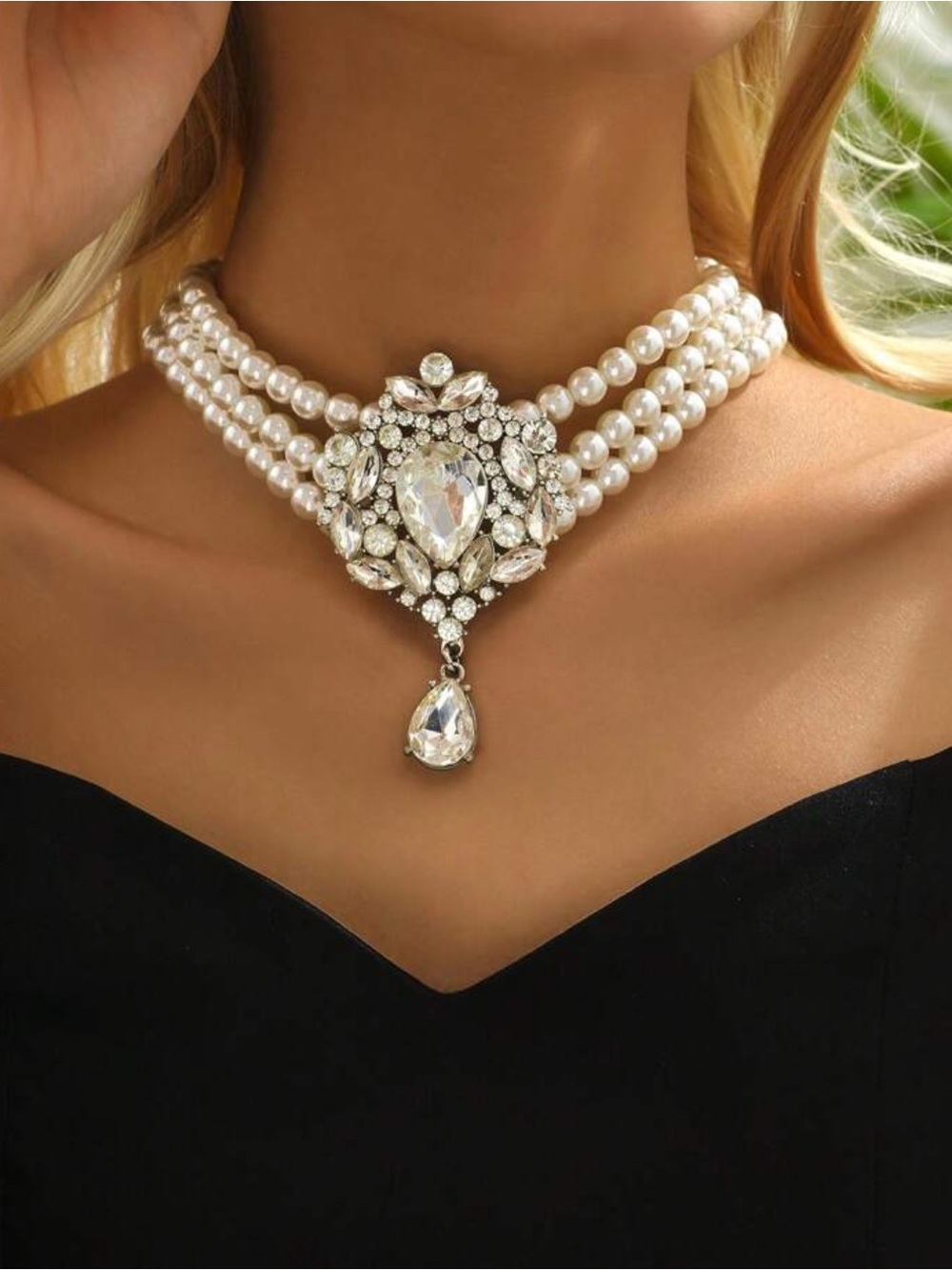 Elegant White Pearl and Crystal Choker Necklace